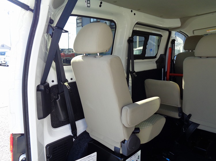 52-NV200バネット