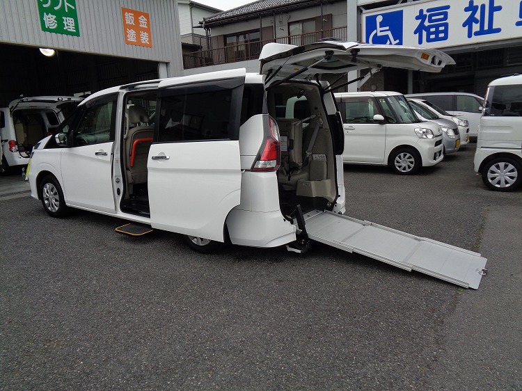 日産セレナの福祉車両