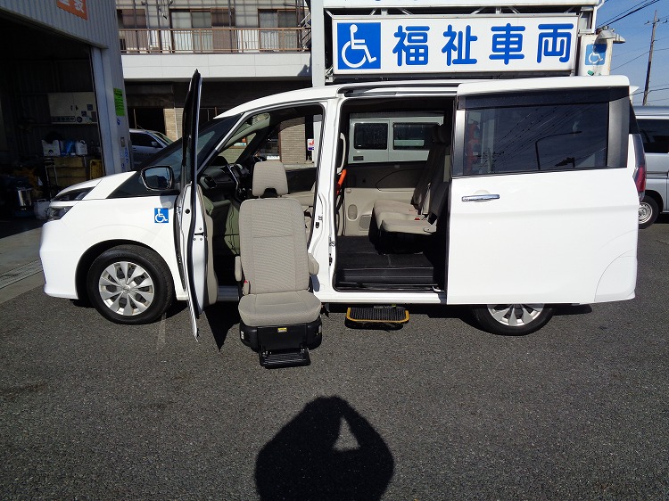 日産 セレナの福祉車両