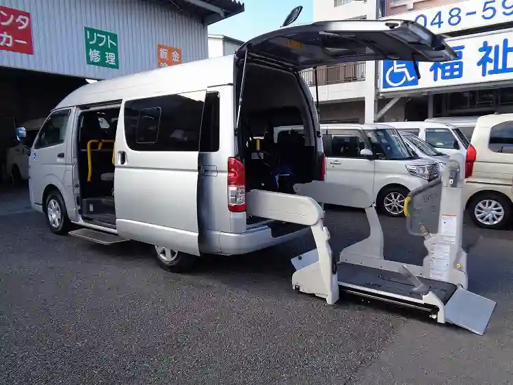 リアリフトタイプの福祉車両
